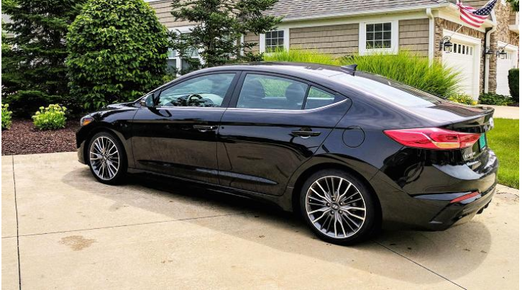 2017 Hyundai Elantra Sport exterior