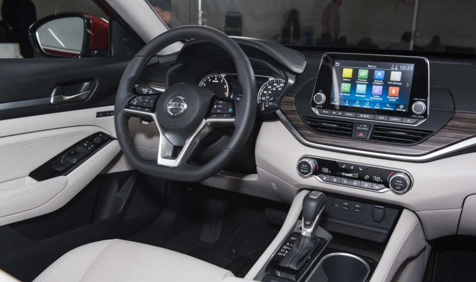 2019 Nissan Altima AWD Dashboard