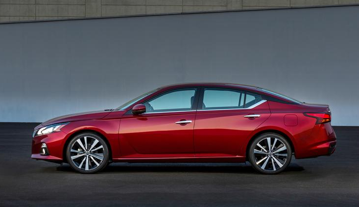 2019 Nissan Altima Side View