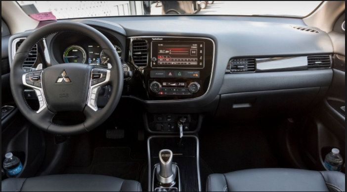 2019 Mitsubishi Outlander interior