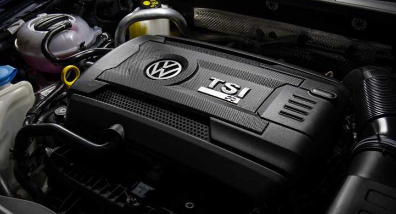 2020 VW Golf R Engine