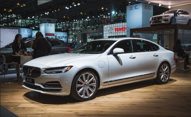 2018 VOLVO S90