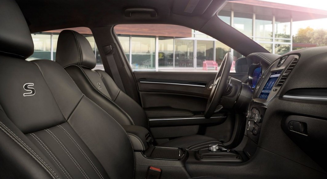 2019 Chrysler 300 S Interior