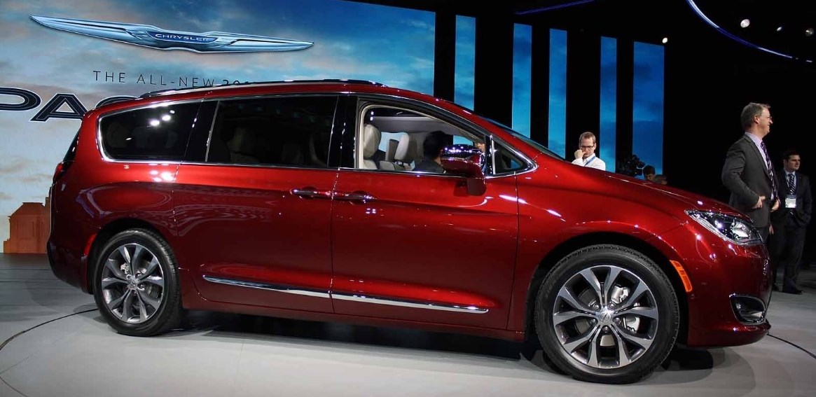 2019 Chrysler Town And Country Exterior