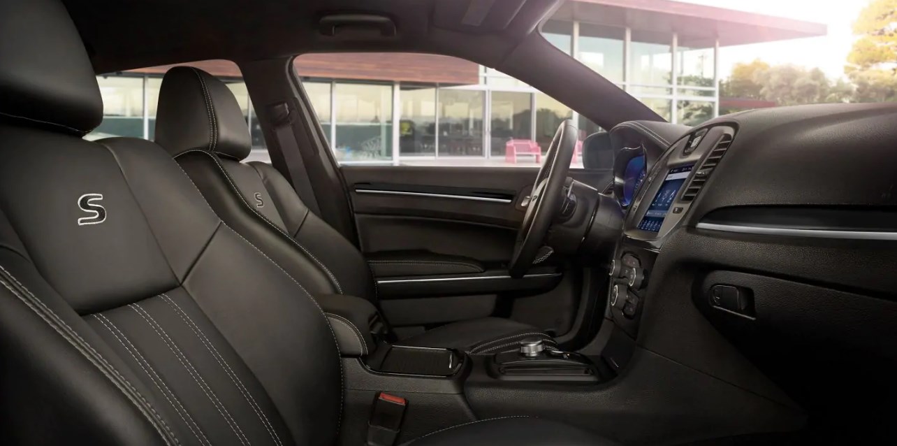 2019 Chrysler 300 S Interior