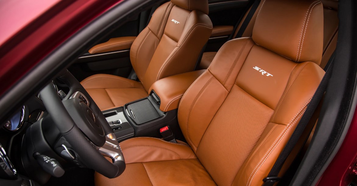 2019 Chrysler 300 SRT Interior