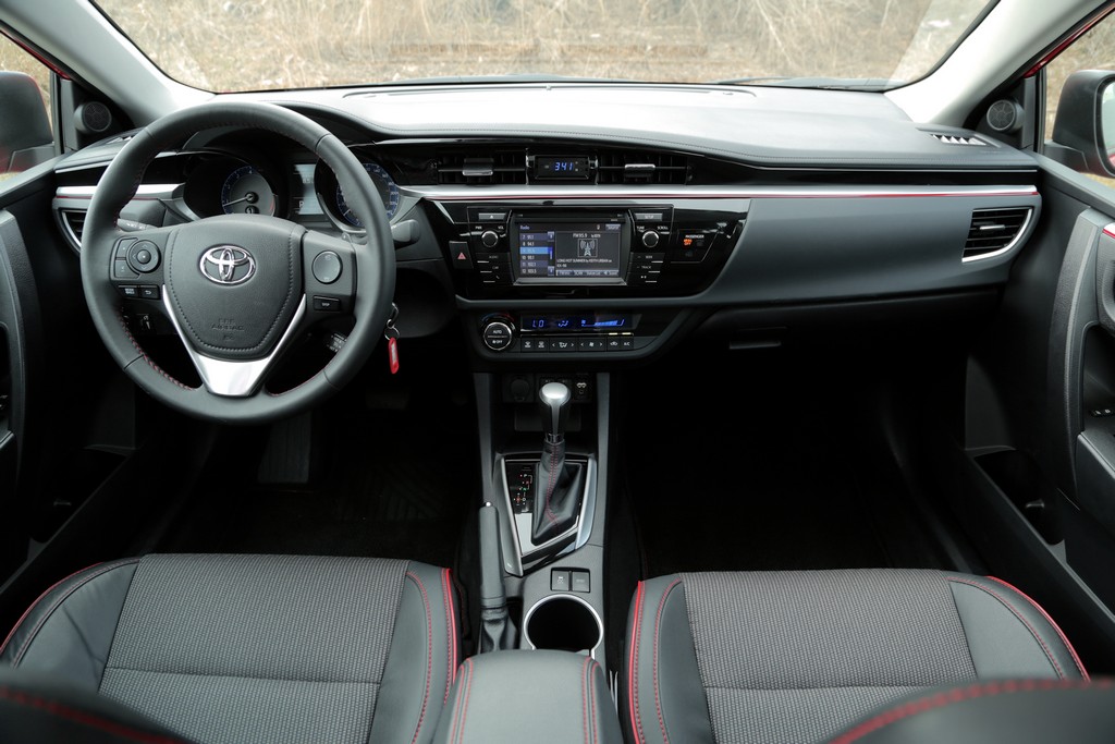 2020 Toyota Avensis Interior