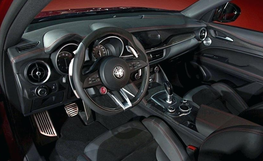 2021 Alfa Romeo Giorgio Interior