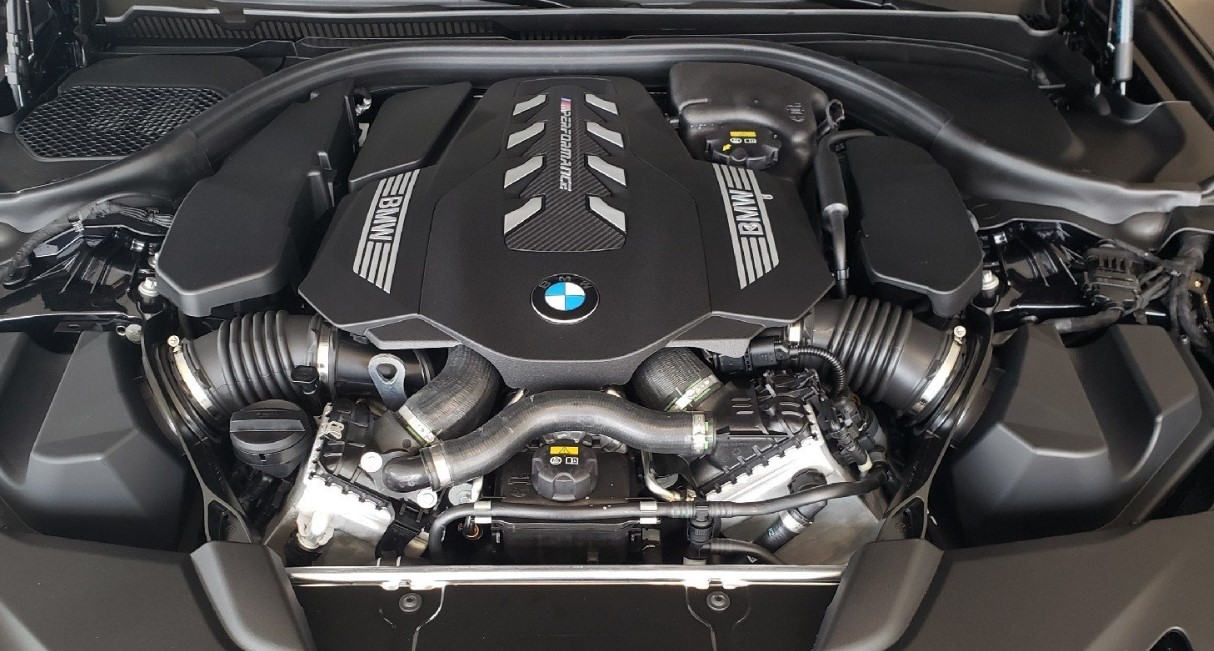 2021 BMW 5 Series Engine
