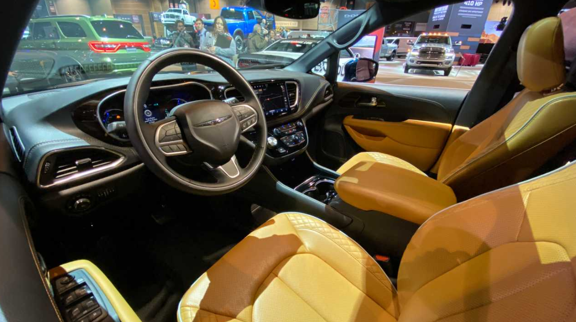 2021 Chrysler Pinnacle Interior