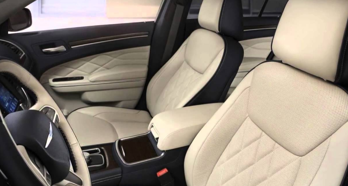 2020 Chrysler 300 SRT8 Interior