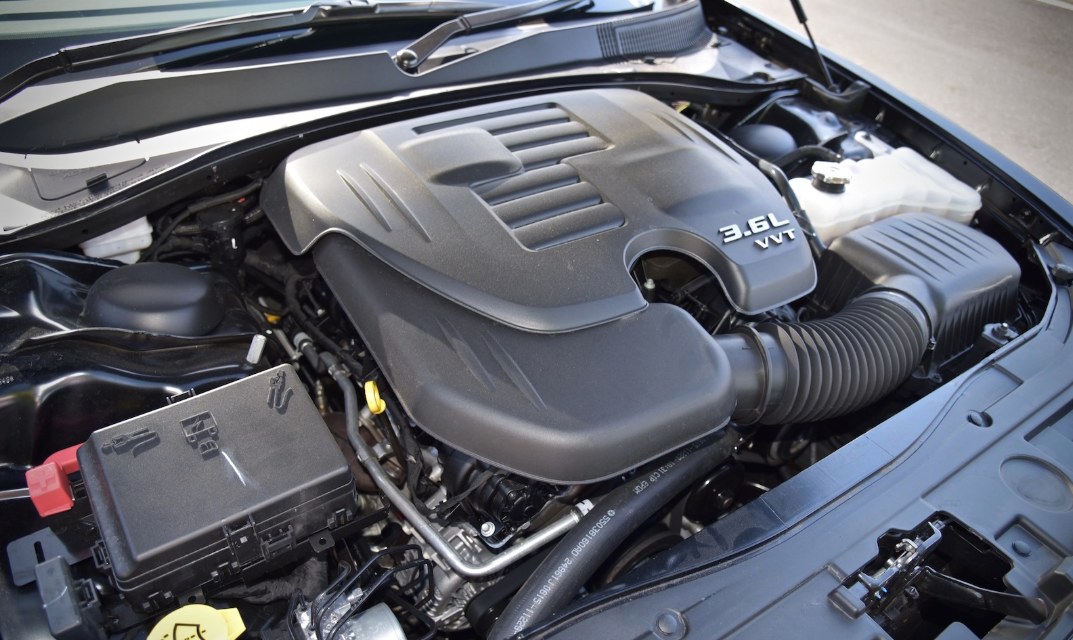 2020 Chrysler 300C Engine