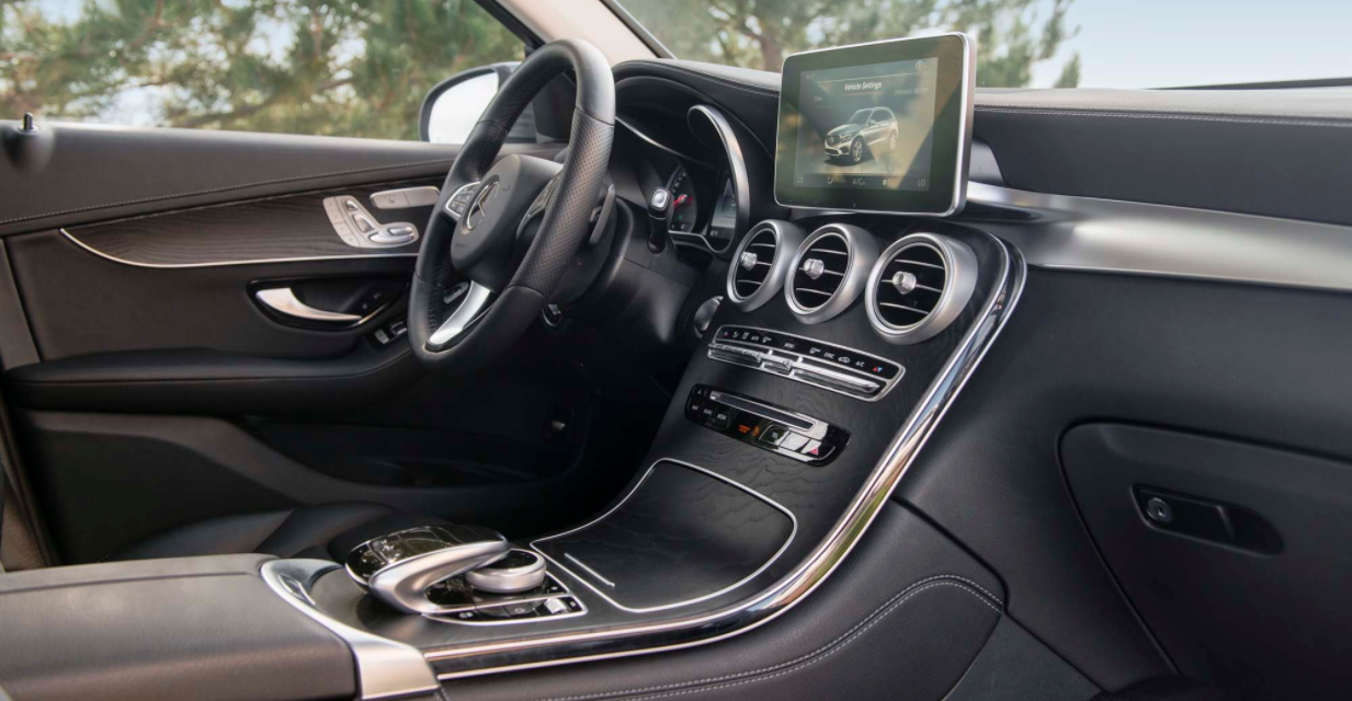 2023 Mercedes GLC Interior